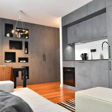 Lux Luna & Old Town زادار